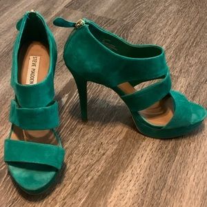 Gorgeous emerald suede heels